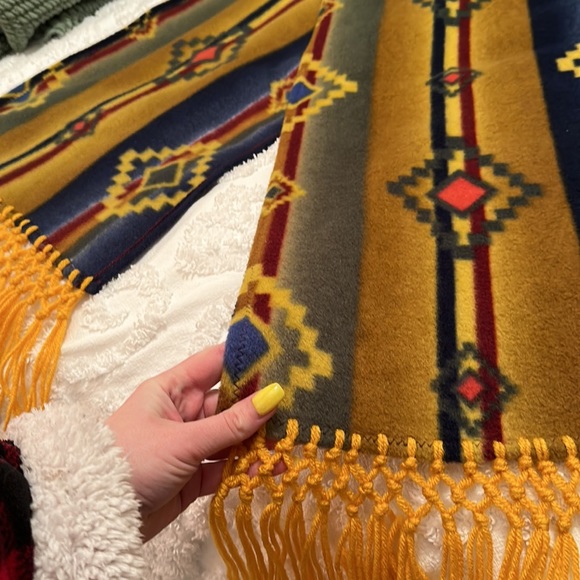 Super soft fleece Aztec southwestern blanket scarf. Multicolored mustard yellow - Picture 3 of 9